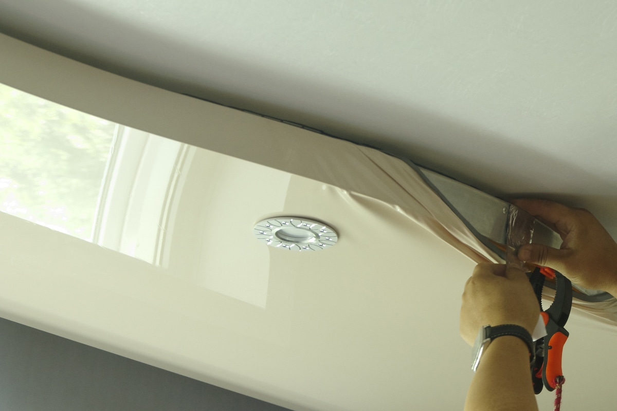 vochtplekken plafond verwijderen